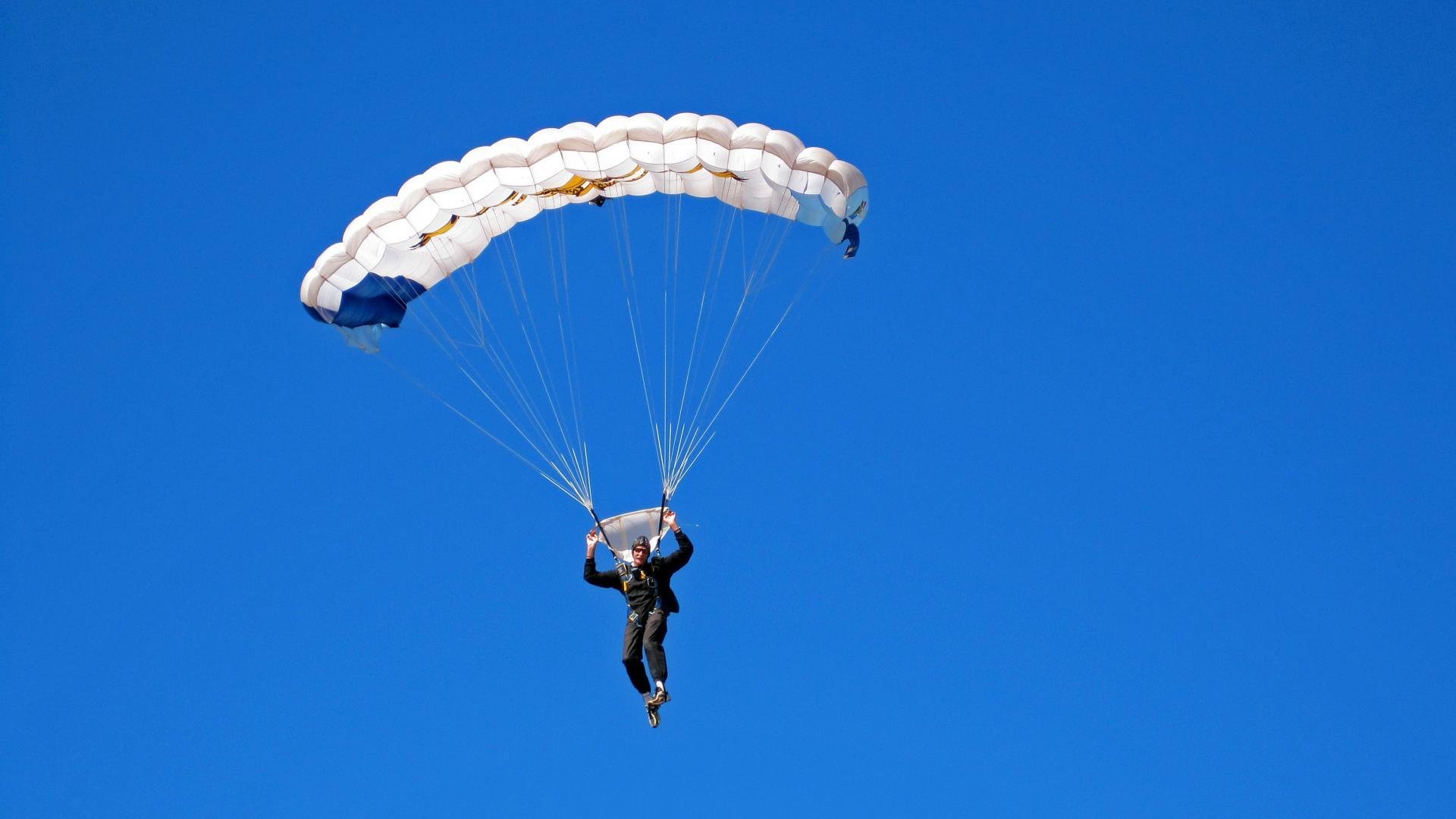 深圳举办青少年篮球训练营,青训体系持续优化,深圳篮球暑假班,17个训练点6区全覆盖,免费体验!
